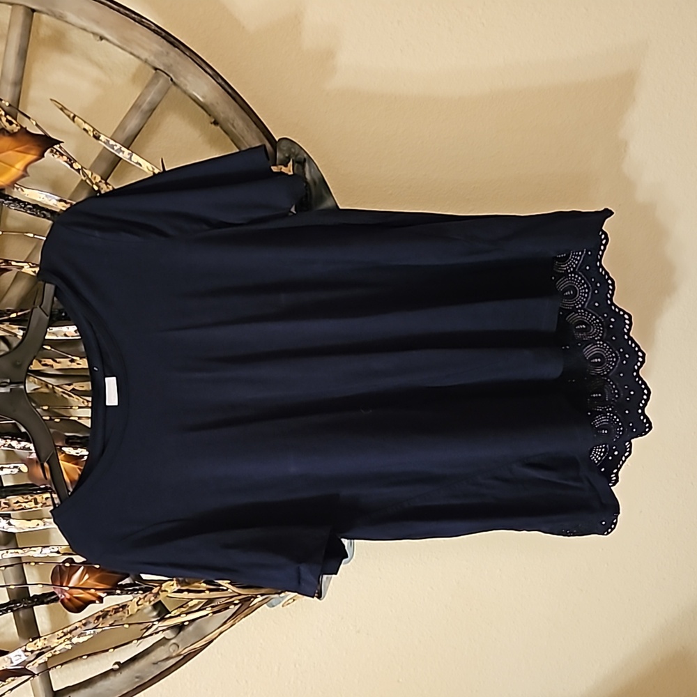 Chico's navy t-shirt